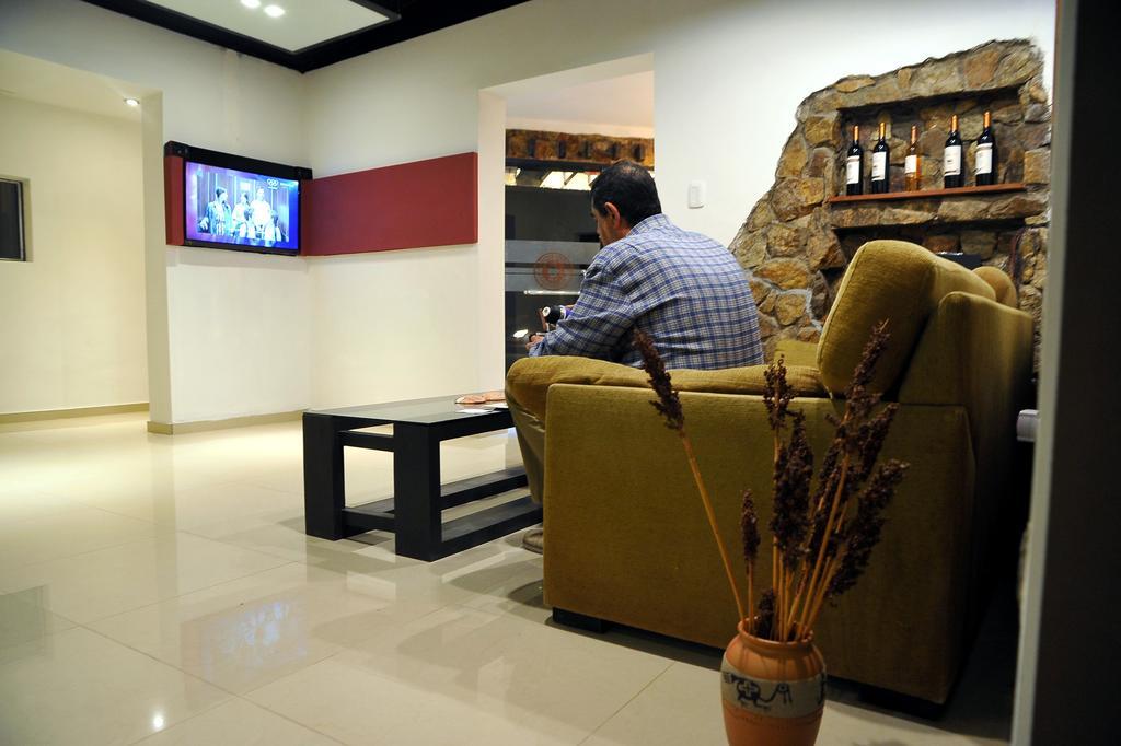 Hotel Pucara Y Rent A Car La Rioja Eksteriør billede